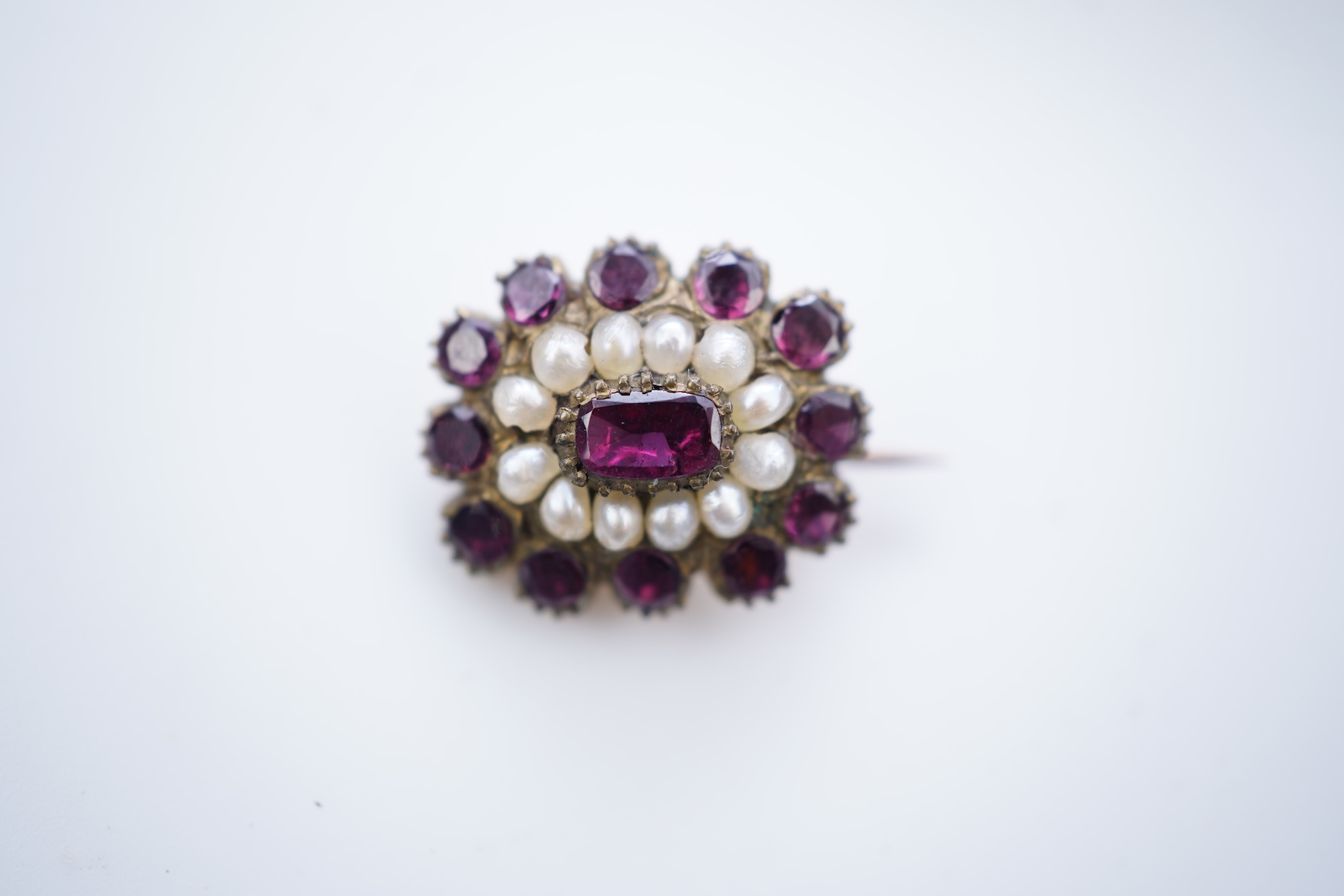 A collection of small jewels and accessories, 19th and early 20th century